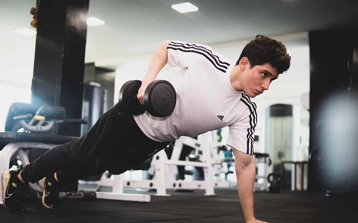 Fortalece Cuerpo y Mente: Los Impactantes Beneficios de Entrenar en un Gimnasio