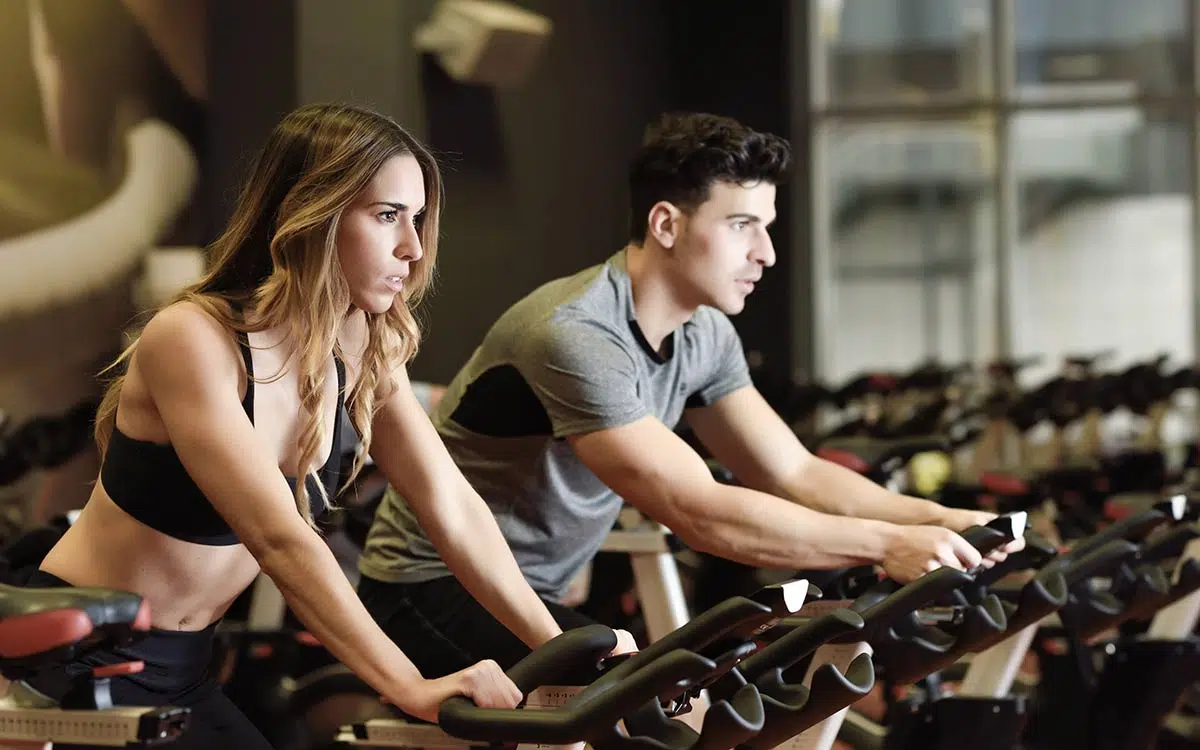 5 Beneficios Comprobados de Tomar Clases de Spinning Regularmente
