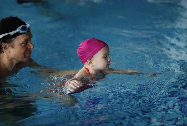 Beneficios de las Clases de Natación para Niños de 2 a 3 Años